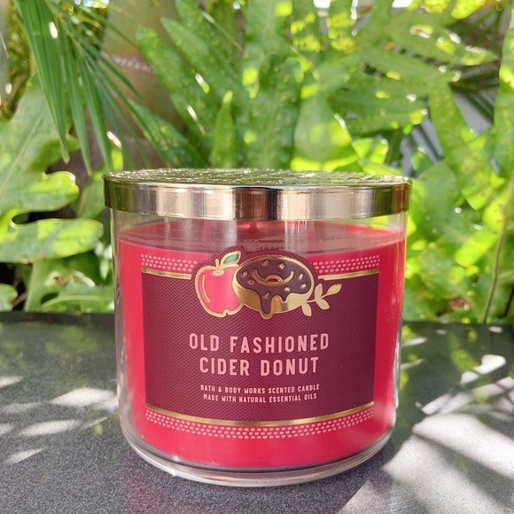Bath and Body Works Old Fashioned Cider Donut candle - Picture 1 of 8